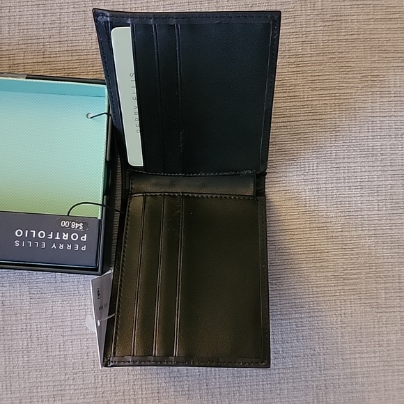 🎁Perry Ellis Camo Wallet In Black - Picture 3 of 4